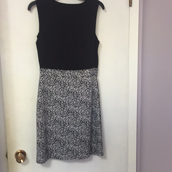 Jacob Black & White Dress - Picture 5 of 10